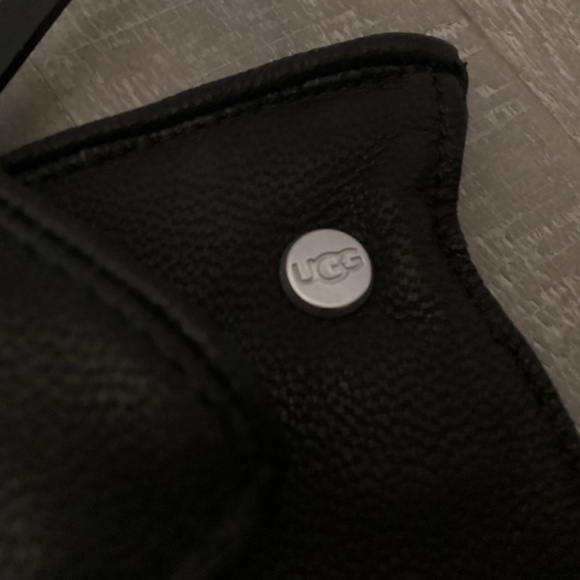 UGG Faux Fur Lined Wrangell Smart Glove, size L - Picture 2 of 6